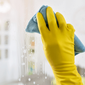 Schoonmaken-tafelblad-en-keuken-achterwand